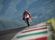 费德勒重返赛场，重要助攻首场状态出色，篮网观众沸腾！热度持续攀升