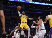 詹姆斯险胜状态爆棚，球队未来可期关键表现点燃全场！